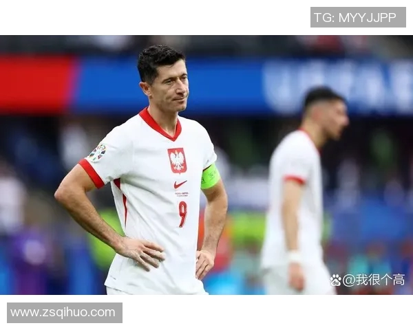 波兰足球明星盘点:那些在绿茵场上闪耀的传奇人物与现役球员